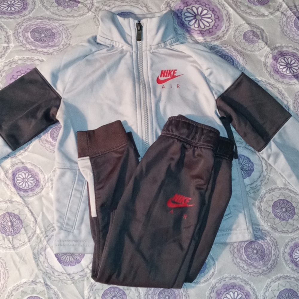 SWEAT SUIT